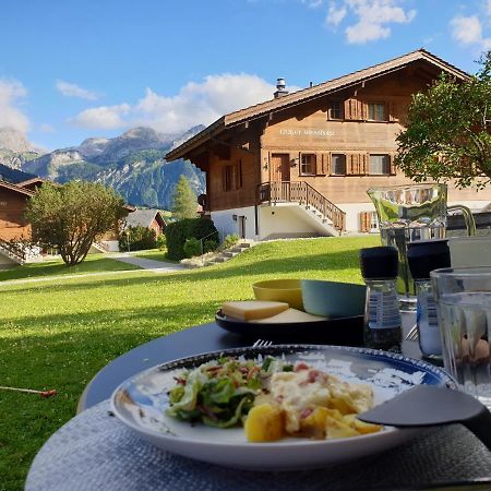Chalet Spitzhorn - Your Peak Getaway - Private Terrasse & Gratis Parkplatz Gsteig المظهر الخارجي الصورة